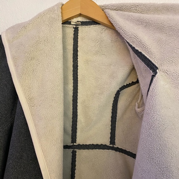 Versatile Lululemon Jacket - Picture 7 of 8